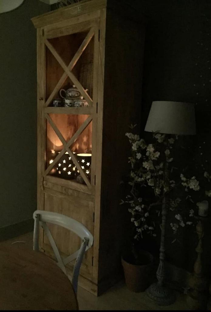 Prachtige hoge vitrinekast, Huis en Inrichting, Kasten | Overige, Gebruikt, Ophalen