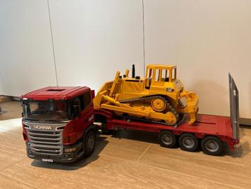 Bruder vrachtwagen met Caterpillar bulldozer beschikbaar voor biedingen
