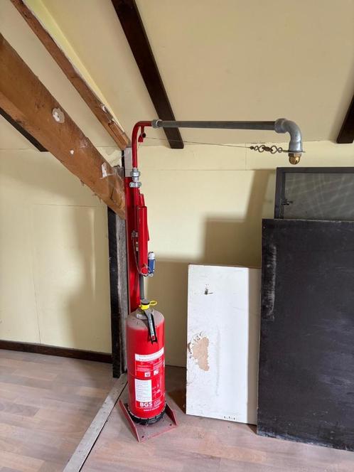 brandblusser - automatische poederblusser met inslagarmatuur, Huis en Inrichting, Brandblussers en Brandkasten, Zo goed als nieuw