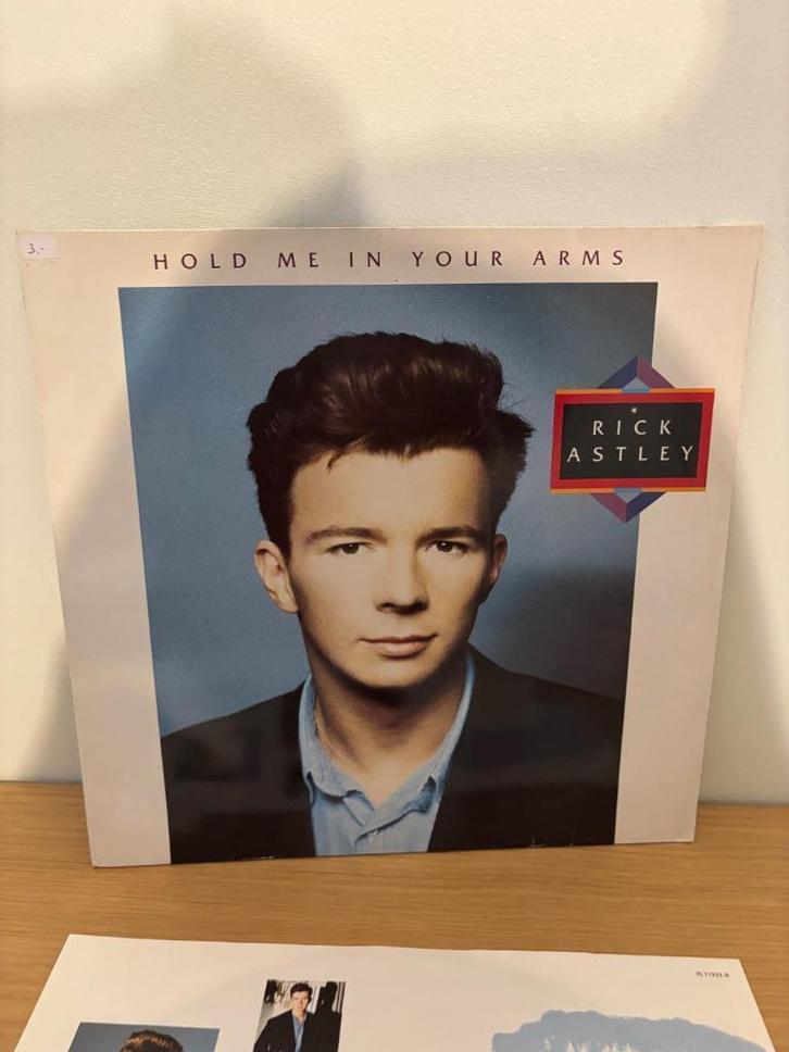 LP - Rick Astley - Hold me in your arms, Cd's en Dvd's, Vinyl | Pop, Zo goed als nieuw, 1980 tot 2000, 12 inch, Ophalen of Verzenden