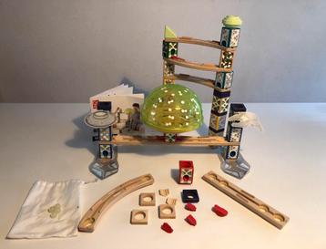 HAPE - houten knikkerbaan - GLOW IN THE DARK beschikbaar voor biedingen