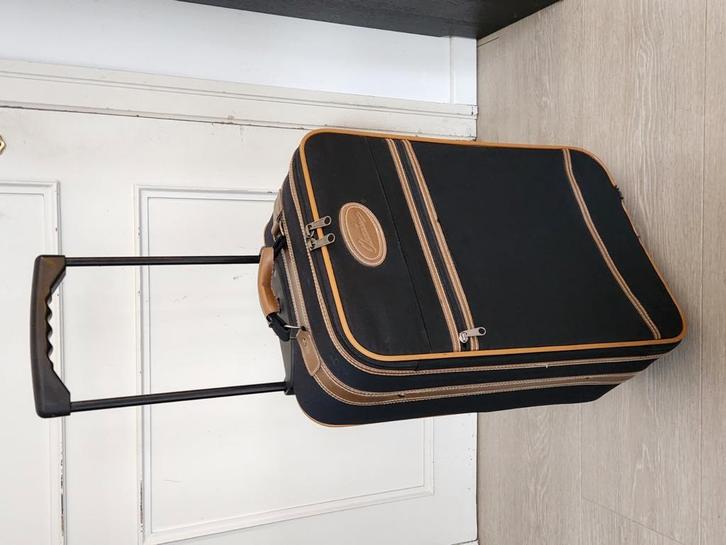 Trolley klein formaat reiskoffer, Handtassen en Accessoires, Koffers, Zo goed als nieuw, Uitschuifbare handgreep, Wieltjes, Ophalen