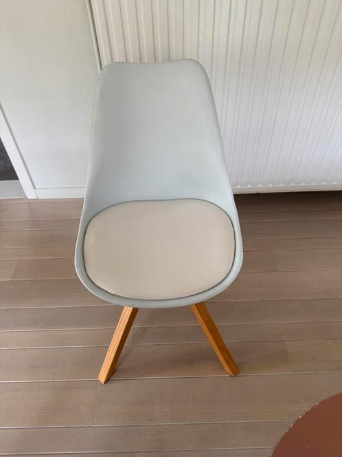 Eetkamerstoelen wit 6x, Huis en Inrichting, Stoelen, Gebruikt, Vijf, Zes of meer stoelen, Kunststof, Wit, Ophalen