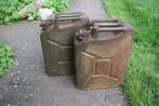 Twee Jerrycans uit WO II een van 1944 en een van 1945, Ophalen