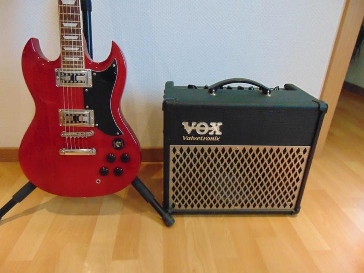 Modèle Guitare SG (AC/DC) + amp Vox AD15VT Valvetronix, Musique & Instruments, Musiques & Instruments Autre, Comme neuf, Enlèvement