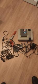 NES + toebehoren en Zapper, Consoles de jeu & Jeux vidéo, Utilisé, Enlèvement ou Envoi