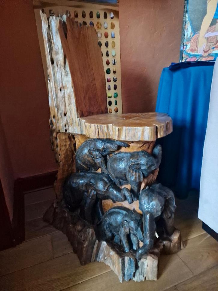 Antieke Indische stoel in boomstam uitgesneden, Huis en Inrichting, Stoelen, Gebruikt, Eén, Hout, Bruin, Ophalen