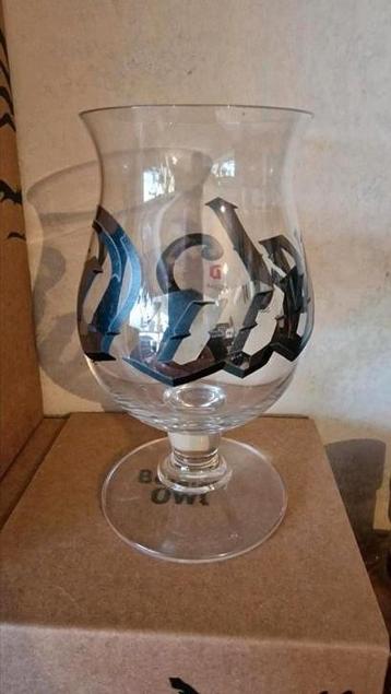 Klein duvel glas beschikbaar voor biedingen