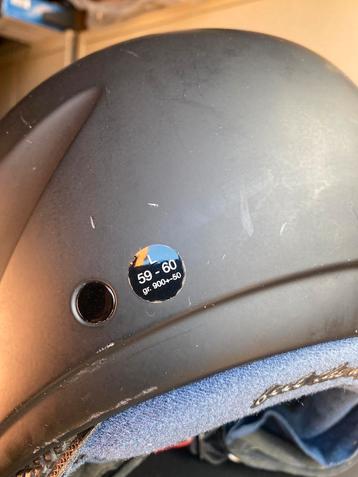 Helm L beschikbaar voor biedingen