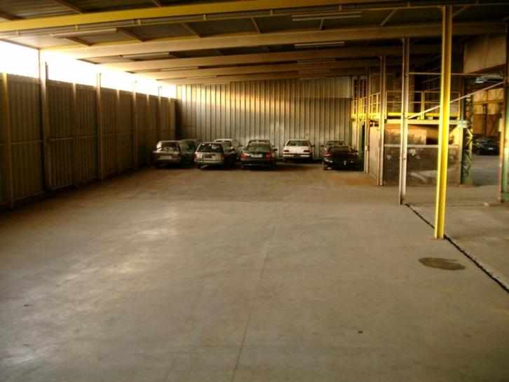 EMPLACEMENT FERMER ET GARDER VOITURE CAMION BATEAU ETC......, Immo, Garages en Parkeerplaatsen, Brussel