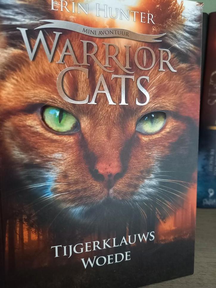 Warrior cats 4 seizoenen plus 6 extra boeken, Boeken, Fantasy, Zo goed als nieuw, Ophalen of Verzenden