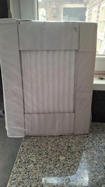 Kleine radiator beschikbaar voor biedingen