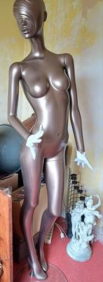 Mannequins Genesis. 2 pièces sur socle en verre, Enlèvement, Comme neuf