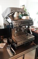 Koffiemachine met molen en tassen, 8j oud, Ophalen, Gebruikt, Barinrichting