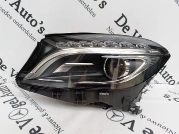 Koplamp links van een Mercedes GLA beschikbaar voor biedingen