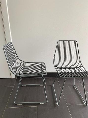 2 kinderstoel (design) in grijze kleur beschikbaar voor biedingen