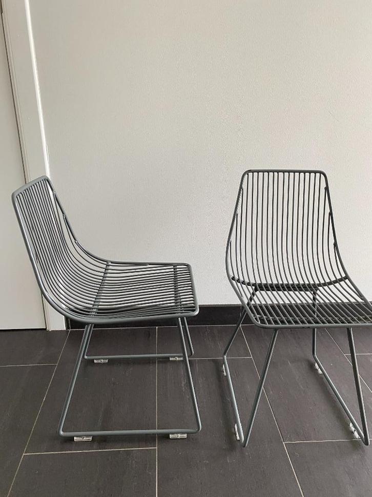 2 kinderstoel (design) in grijze kleur, Kinderen en Baby's, Kinderstoelen, Zo goed als nieuw, Overige typen, Ophalen