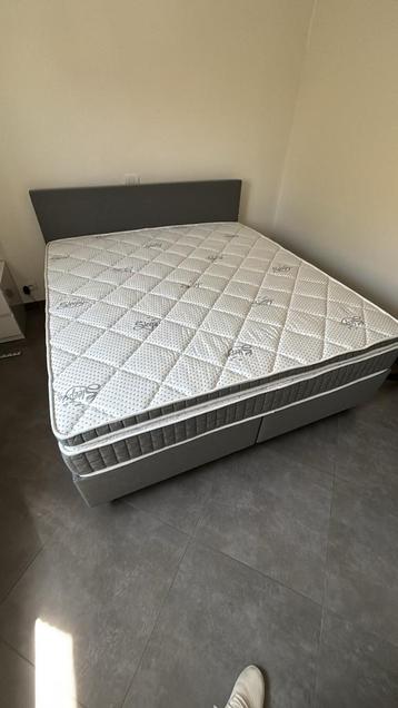 Surmatelas Sleepy et matelas à poches flambant neufs, Enlèvement, Comme neuf