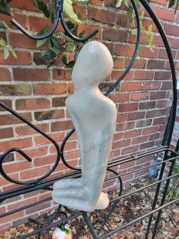 Abstract sculptuur mens beschikbaar voor biedingen
