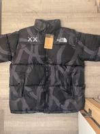 The North Face x Kaws puffer jacket, Kleding | Heren, Jassen | Winter, Ophalen, Zwart, The north face, Maat 56/58 (XL)