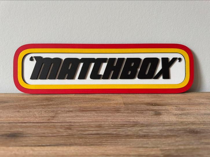 Matchbox logo 40cm uit hout decoratie mancave en kinderkamer, Hobby en Vrije tijd, Modelauto's | Overige schalen, Nieuw, Motor