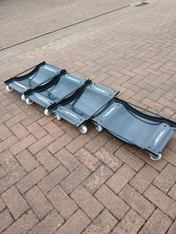 4 auto movers, dollies beschikbaar voor biedingen