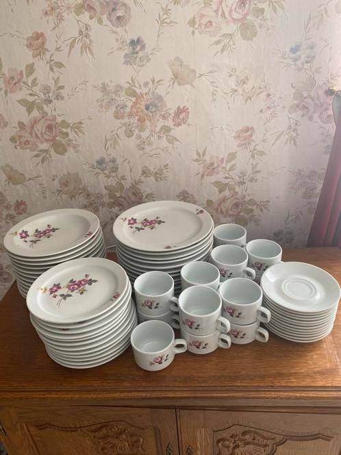 12 Delig eetservies, Huis en Inrichting, Keuken | Servies, Bord(en), Porselein, Ophalen