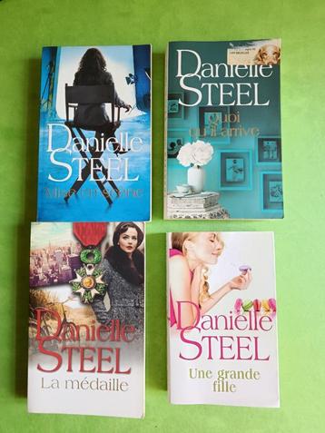 Lot de 4  Romans de  Danielle Steel, comme neuf, petit prix beschikbaar voor biedingen