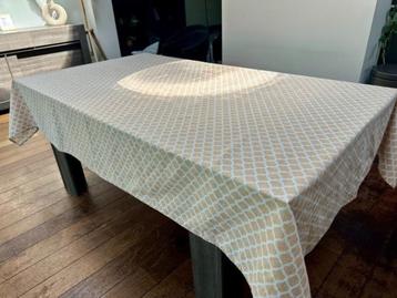 Uitschuifbare eettafel voor 6/8 personen beschikbaar voor biedingen