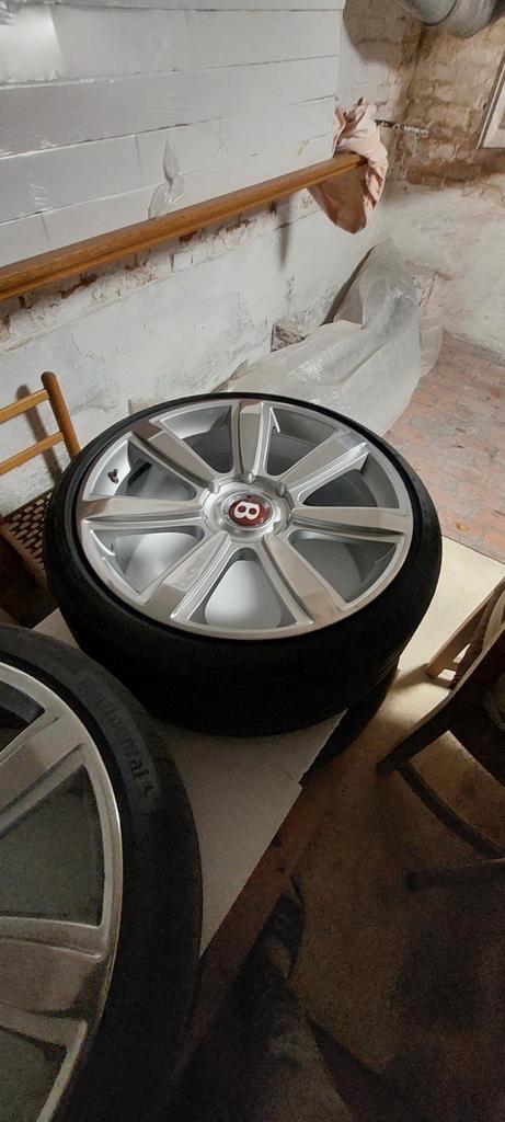 Bentley 21inch velgen met banden., Auto-onderdelen, Banden en Velgen, Banden en Velgen, Zomerbanden, 21 inch, 255 mm, Personenwagen