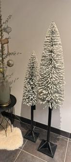 2 smalle kerstbomen op zwarte houten voet H150cm en H125cm, Huis en Inrichting, Woonaccessoires | Zuilen en Pilaren, Ophalen, Zo goed als nieuw