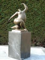 Vrouw met één knie op de grond in brons gesigneerd, MILO, Antiek en Kunst, Ophalen of Verzenden, Brons