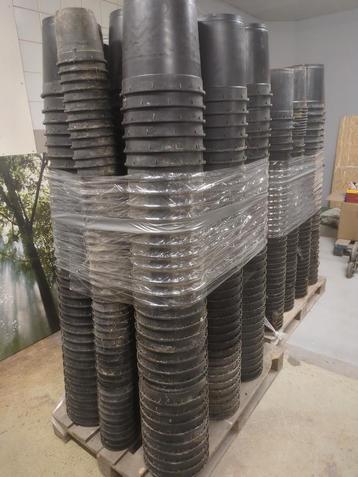 Plantenpotten / bloempotten / kweekpotten  beschikbaar voor biedingen