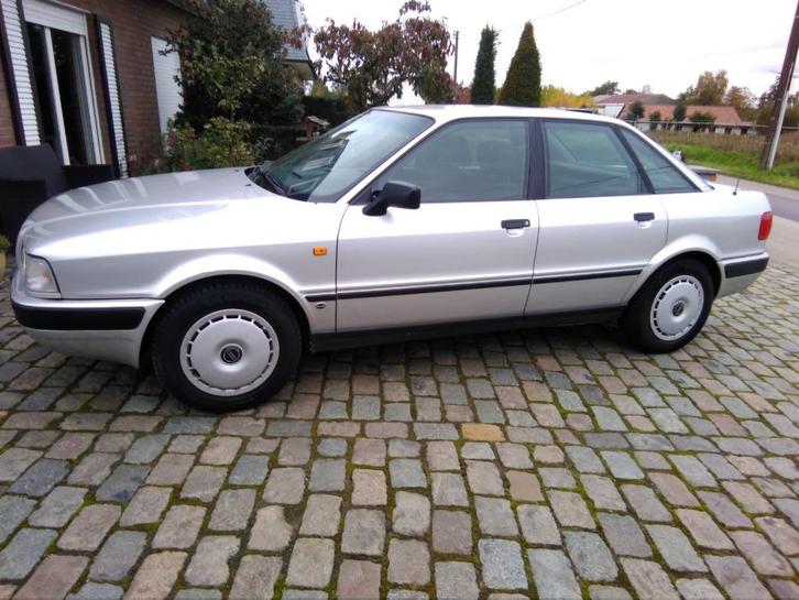 Audi 80 bouwjaar 1993, Auto's, Oldtimers, Particulier, Audi, Benzine, 4 deurs, Handgeschakeld, Zilver of Grijs, Grijs, Stof, Voorwielaandrijving