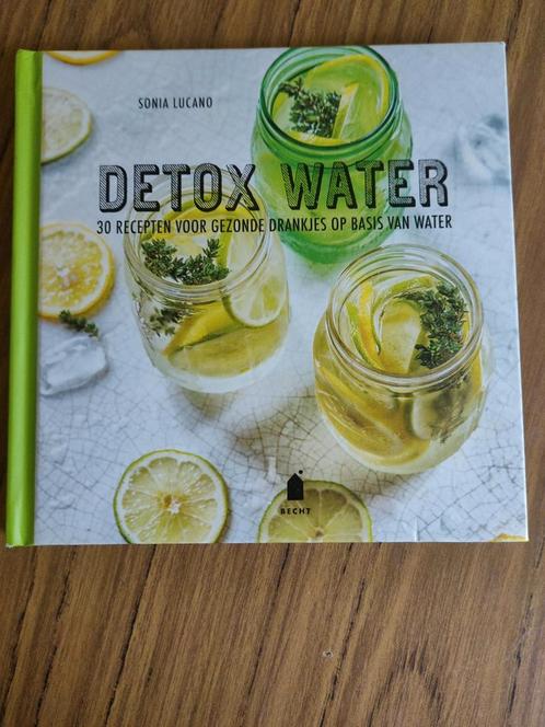 Sonia Lucano - Detox water, Boeken, Kookboeken, Zo goed als nieuw, Ophalen of Verzenden