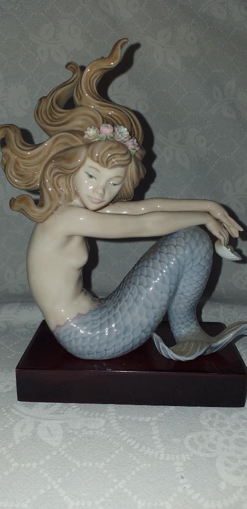 Zeemeermin in porselein met parel - van het merk Lladro, Antiek en Kunst, Antiek | Porselein, Verzenden