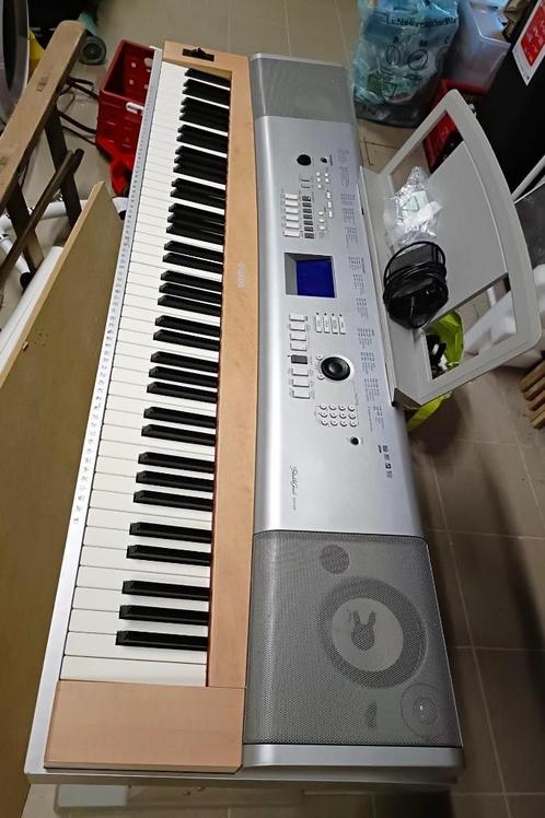 Piano électronique YAMAHA Portable Grand DGX-620, Musique & Instruments, Pianos, Comme neuf, Piano, Digital, Enlèvement