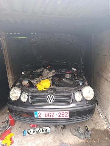 Pièce polo 1.4 essence 2004 , 5 porte noir  beschikbaar voor biedingen