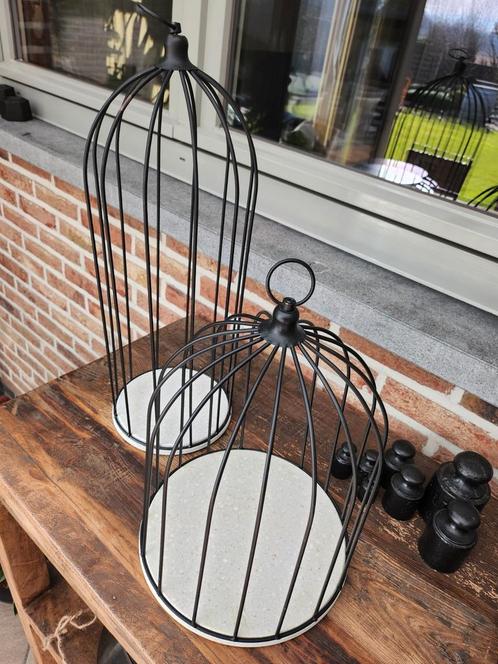 2 decoratieve vogelkooien met marmeren voet., Huis en Inrichting, Woonaccessoires | Stolpen, Zo goed als nieuw, Ophalen