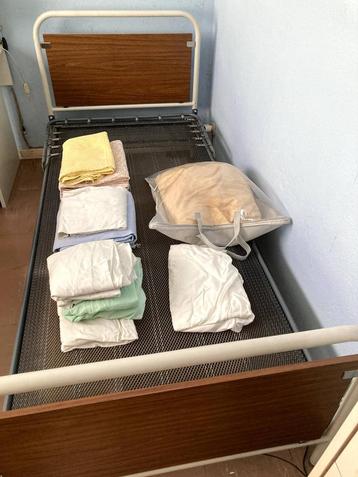 Bed (eenpersoons-) beschikbaar voor biedingen