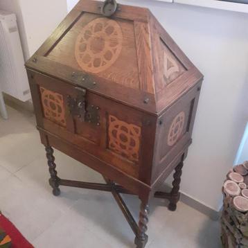 Meuble coffre rustique beschikbaar voor biedingen