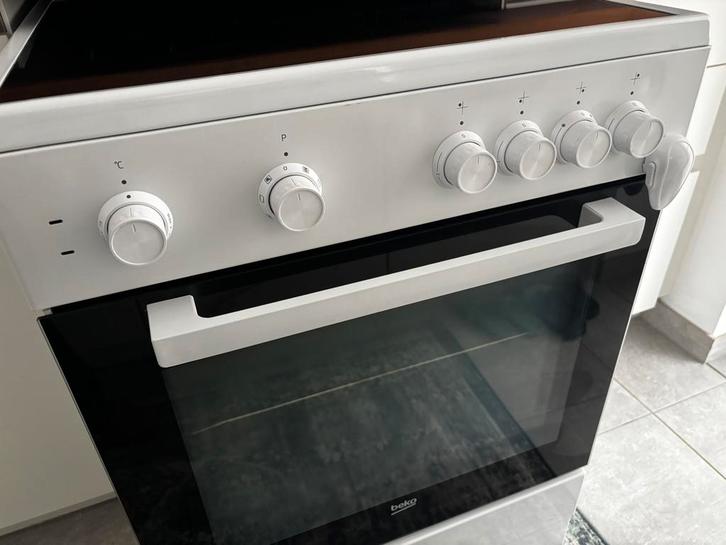 Beko elektrische fornuis, Elektronische apparatuur, Fornuizen, Zo goed als nieuw, Elektrisch, Ophalen