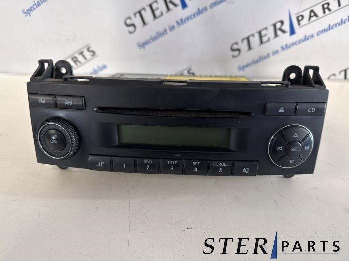 Radio CD Speler van een Mercedes Sprinter, Auto-onderdelen, Elektronica en Kabels, Mercedes-Benz, Gebruikt, 3 maanden garantie
