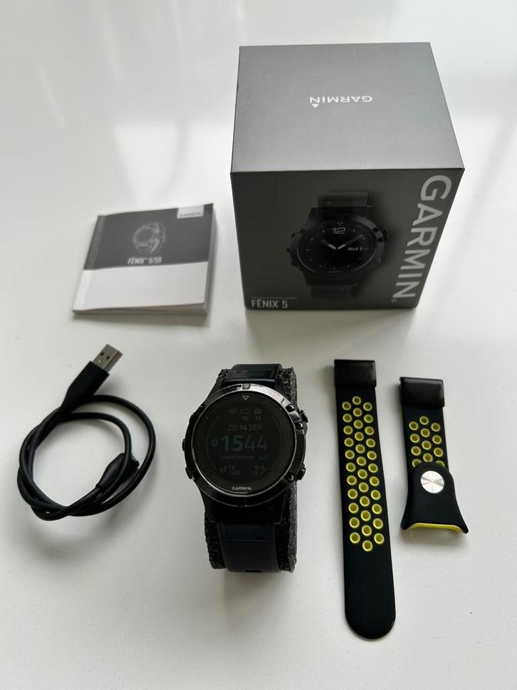 Garmin Fenix 5 Sapphire zwart, Handtassen en Accessoires, Smartwatches, Gebruikt, Zwart, Afstand, Calorieverbanding, Conditie