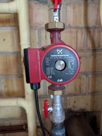 Grundfos 25-40/180 96281384 Circulatiepomp, Enlèvement, Utilisé, Élément, Moins de 3 ans