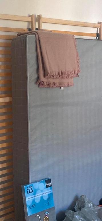 GRATIS MATRAS 1m80 beschikbaar voor biedingen