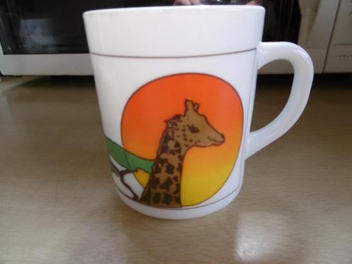 arcopal france dixan persil, mug girafe, état neuf, Collections, Personnages de BD, Comme neuf, Ustensile, Autres personnages