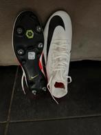 Voetbalschoenen Nike 45,5 ijzer noppen en plastic noppen, Sport en Fitness, Voetbal, Schoenen, Nieuw, Ophalen of Verzenden