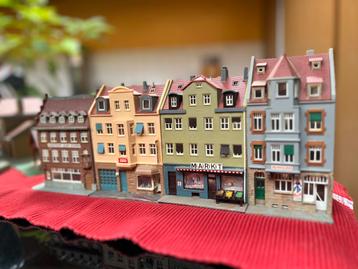 Kibri, Faller, Jouef en merkloos, lot 30 HO-treinhuizen beschikbaar voor biedingen