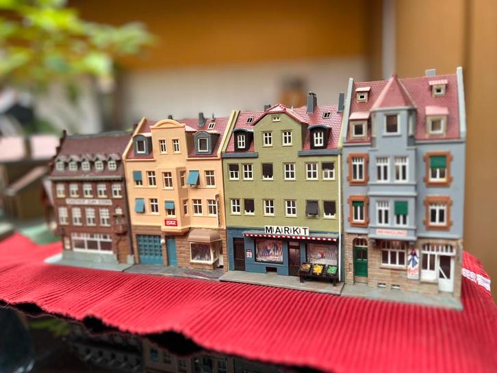 Kibri, Faller, Jouef en merkloos, lot 30 HO-treinhuizen, Hobby en Vrije tijd, Modeltreinen | H0, Gebruikt, Brug, Tunnel of Gebouw